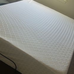 Adjustable Queen With Memory Foam mattress 