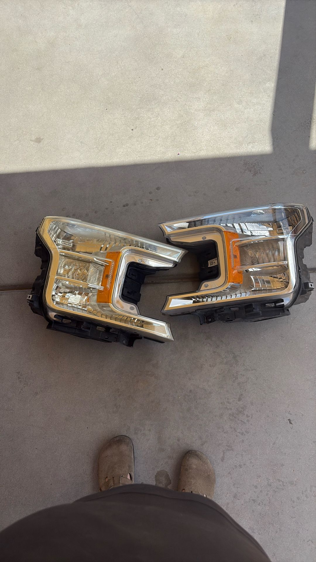 2020 Ford F-150 Head Lights