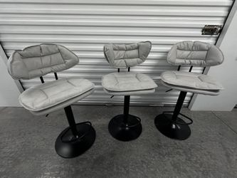 3-LIGHT GREY SWIVEL BARS STOOLS(free delivery )🚚