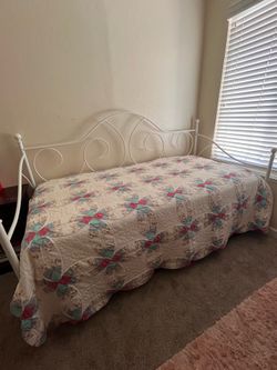2 Twin beds (space saver)