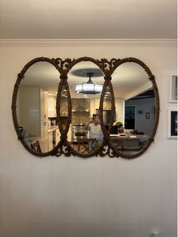 Wall mirror