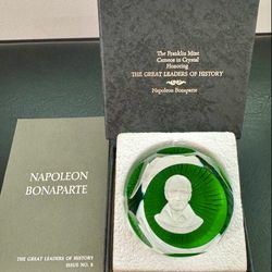 Baccarat Crystal Franklin Mint Paperweight the great Leader of history Cameo Napoleon Bonaparte  In great condition  Comes in box with certificate of 