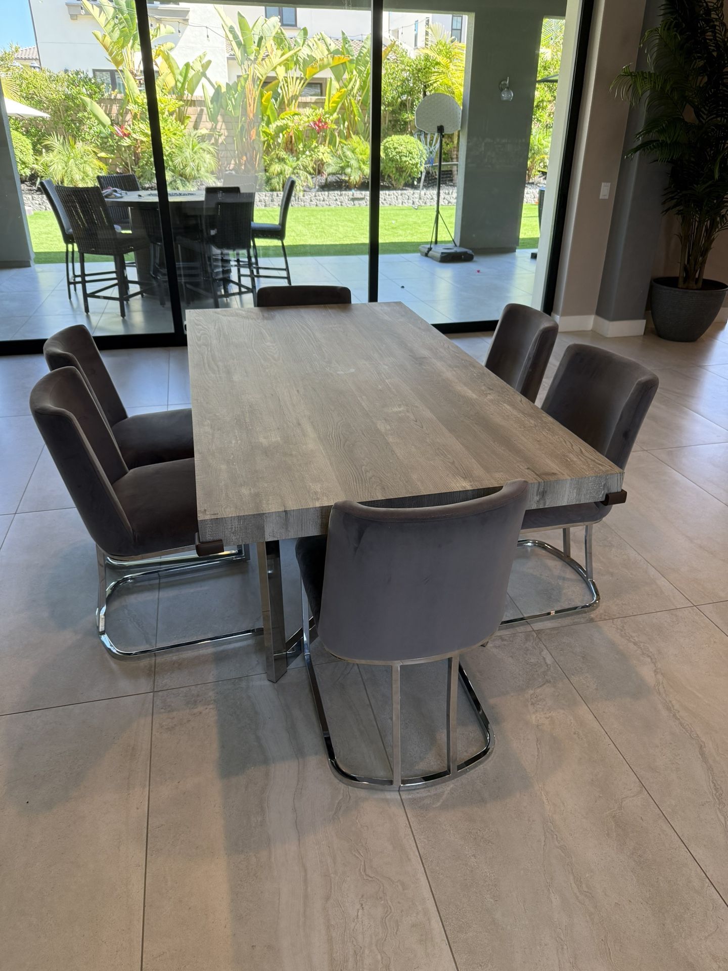MODERN DINING TABLE & CHAIRS