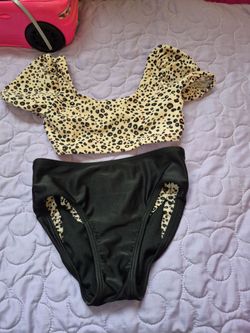 Girls bathing suit 6/7