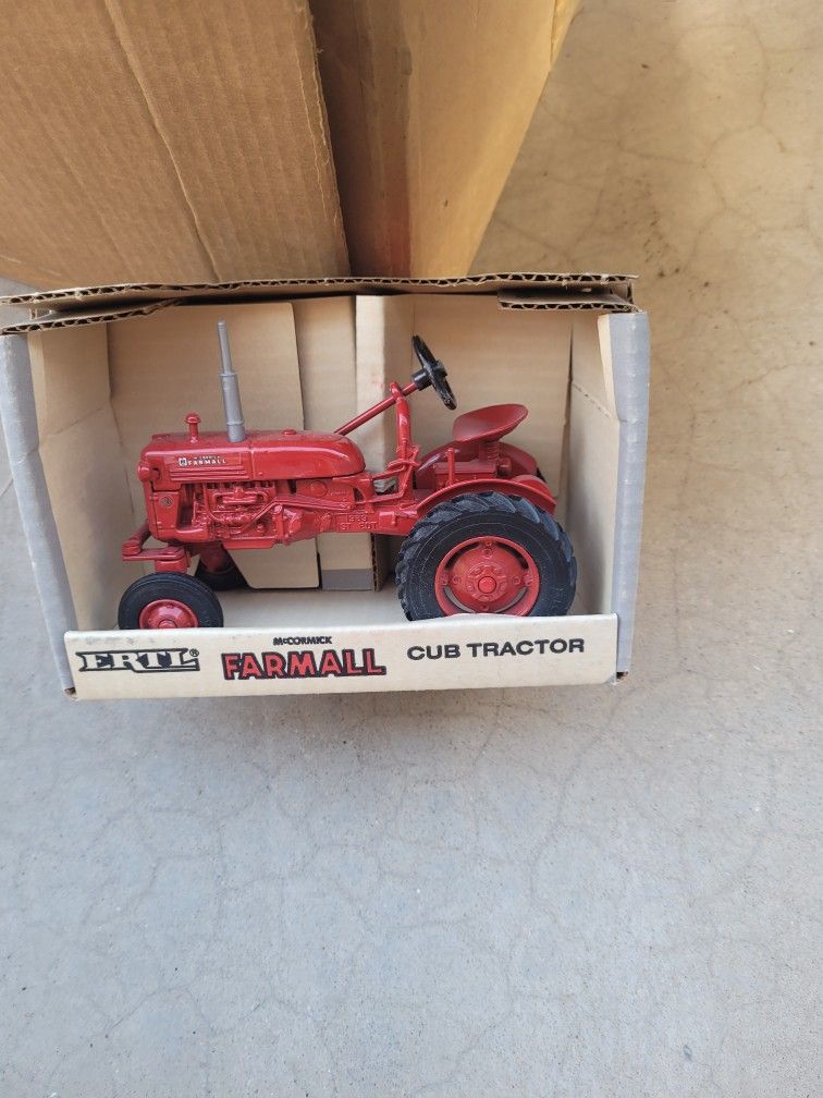 ERTL IH Model Tractors 