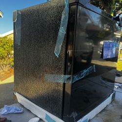 Upstreman 1.7 Cu. Ft Mini fridge 