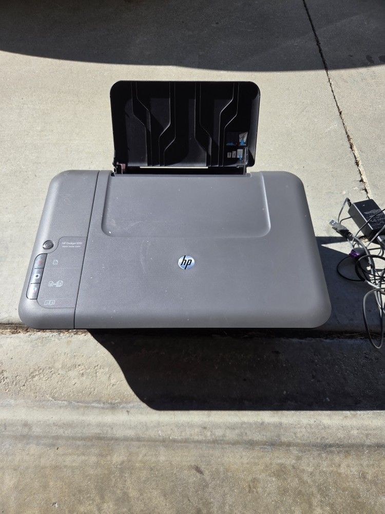HP Deskjet 1051 Printer Scanner Copier! Not Sure How It Works, Has All Wires Connections. As Is