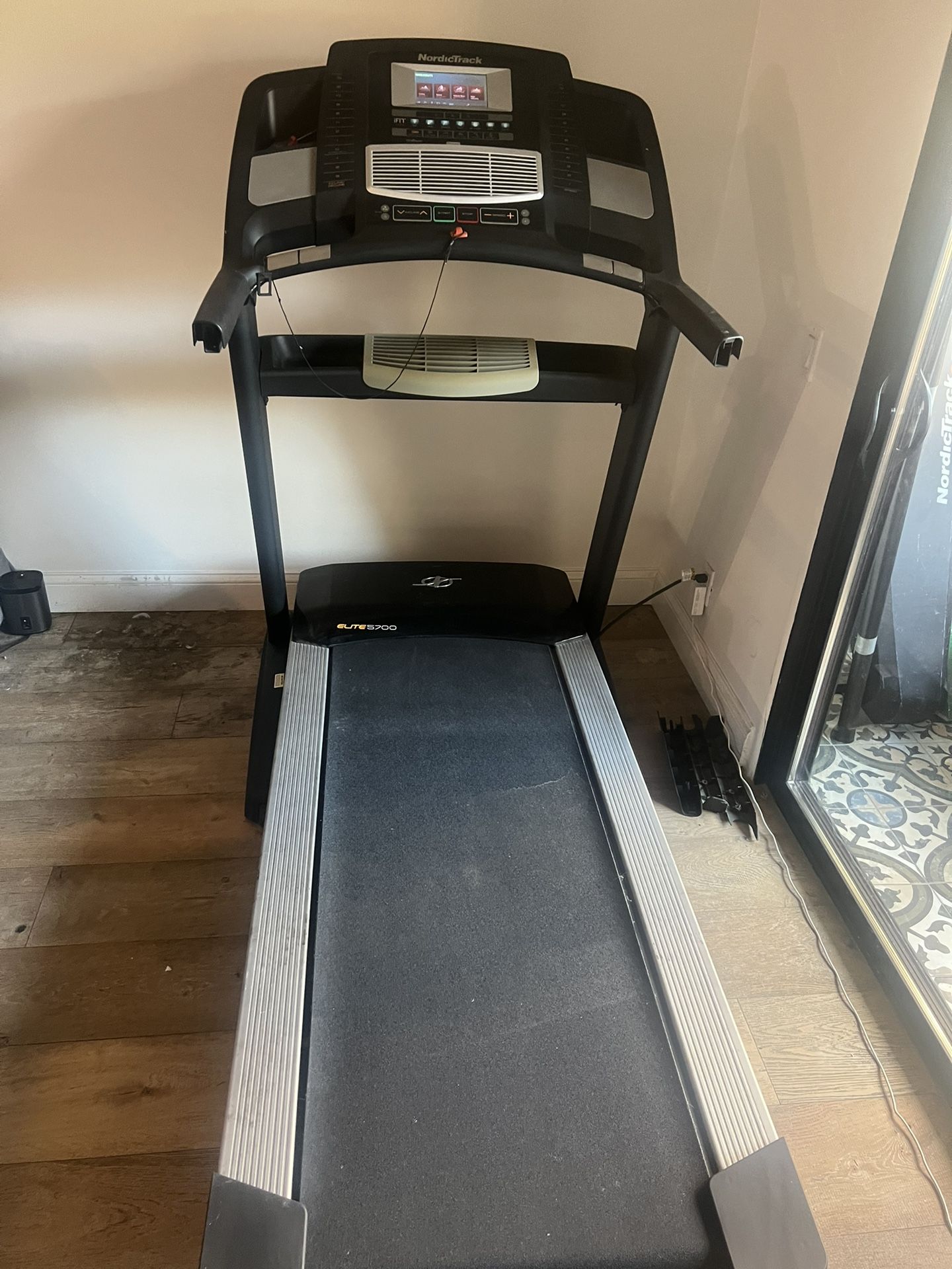 Nordic Track Elite 5700 Treadmill