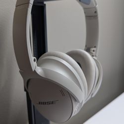 (Like New) Bose QuietComfort 45 (QC45) Noise Cancelling Headphones