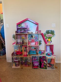 Barbie playhouse and accessories