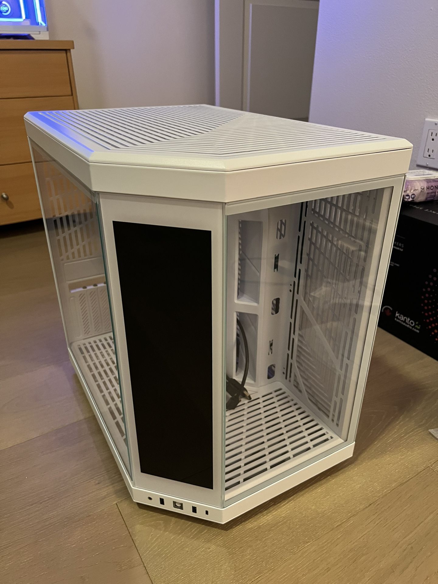 HYTE Y70 Touch Case