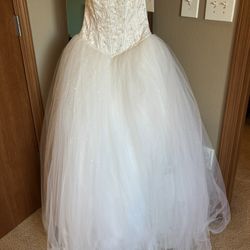 Wedding Dress. Size 0-2.