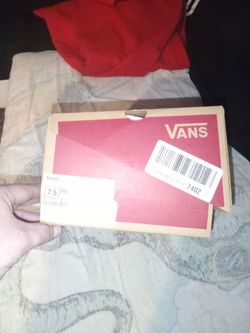 Size 7 and 1/2 men's Vans shoe