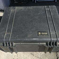 ​Pelican 1610 Case with Padded Dividers & Wheels