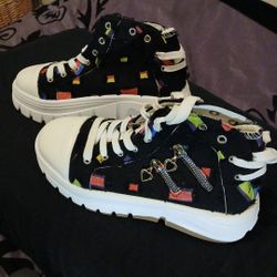 WOMENS CHICME SIZE 9 HIGH TOPS