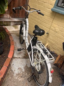 Beach Cruiser E-bike with pedal-assist