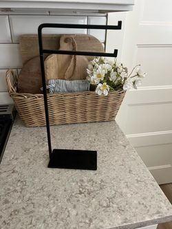 Pending Hearth and Hand  metal hand towel holder $10