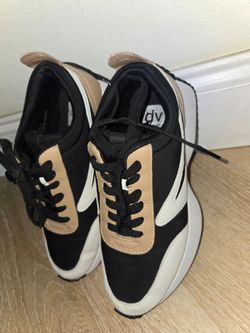 DV By DOLCE VITA Black, White & Tan Platform Sneakers size 8-8.5 

Chunky platform sneakers in black with white and tan accents. Lace-up front with co