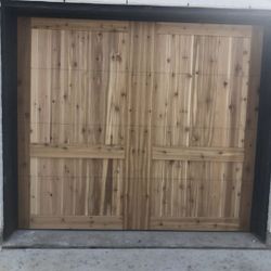2 puertas 8x7 de Cedro Garage Doors