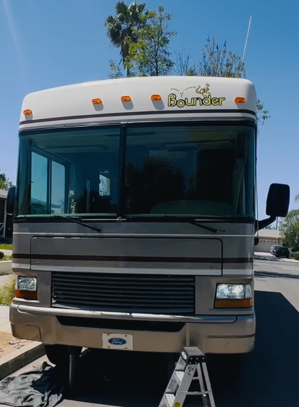 1999 Fleetwood Bounder 34D