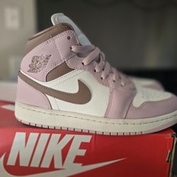 Women's Jordan 1 Mid (Worn Once)
