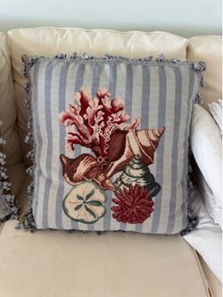 Beautiful needlepoint pillow set (2)
