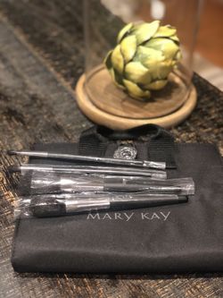 Mary Kay (makeup brush set)