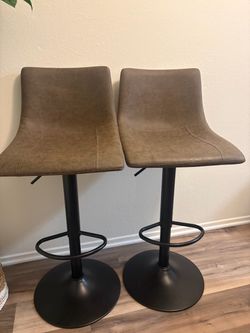 Set of 2 Modern Brown Counter/Bar Stools – Faux Leather with Black Metal Bases