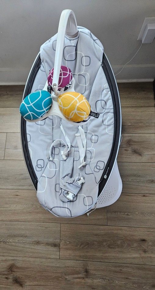 4 Moms Baby Swing w/ Bluetooth