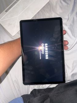 Samsung Galaxy Tab S10 FE 5G 128GB + Case - Excellent Condition