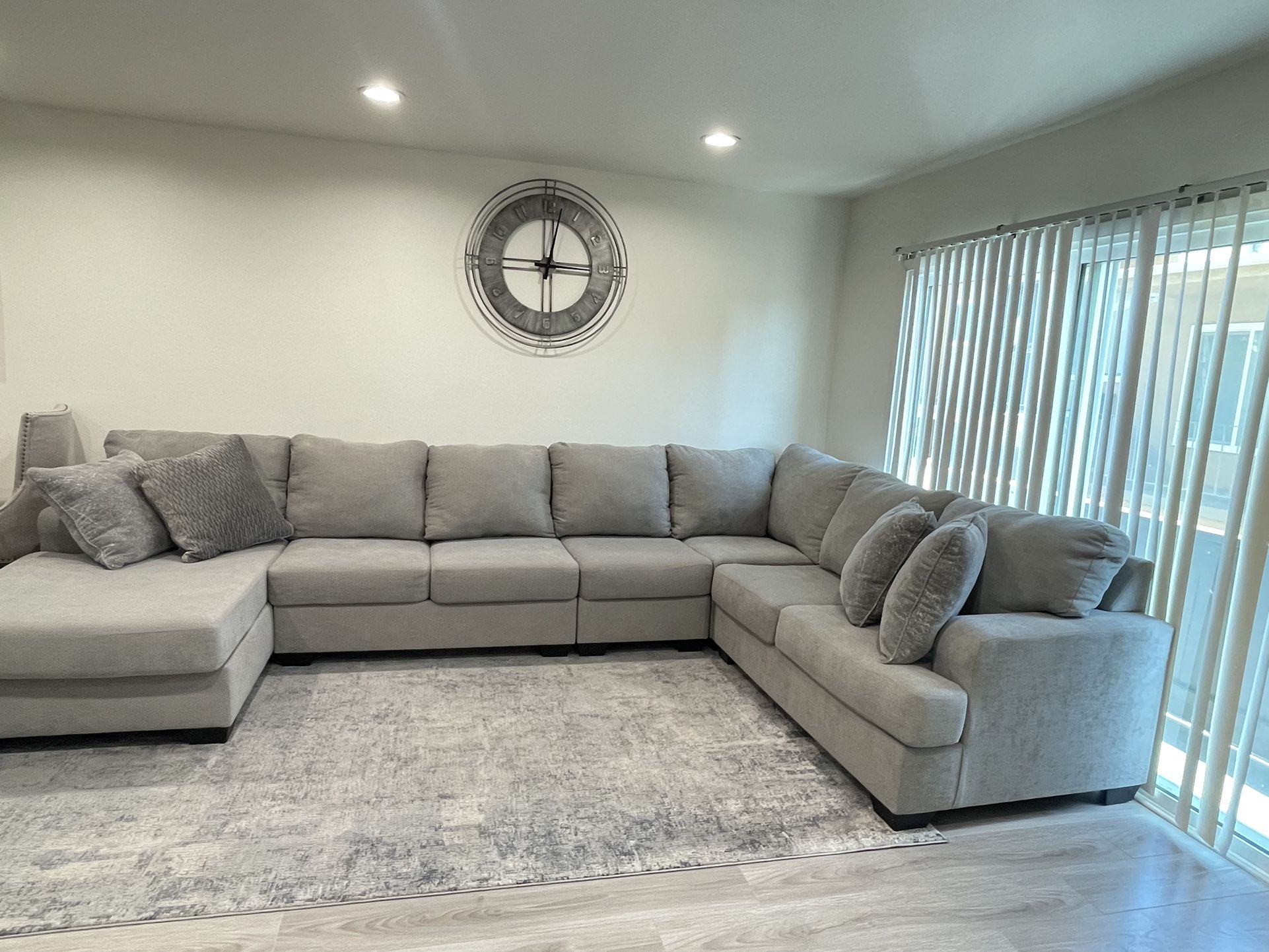 Ashley Furniture Castano 5-Piece Sectional