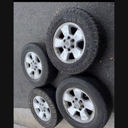 4 —- 265/65r17  6x139.7 6x5.5 Stock 265 65 17  Lexus gx4 TRD Tacoma Lexus GX470 4Runner Yukon Tahoe Tundra Rims Wheels Good 80% Treads Tires !!!