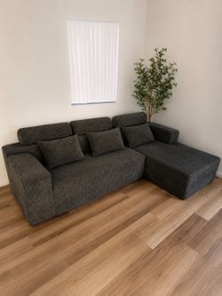 Sectional sofa. Free delivery 🚚