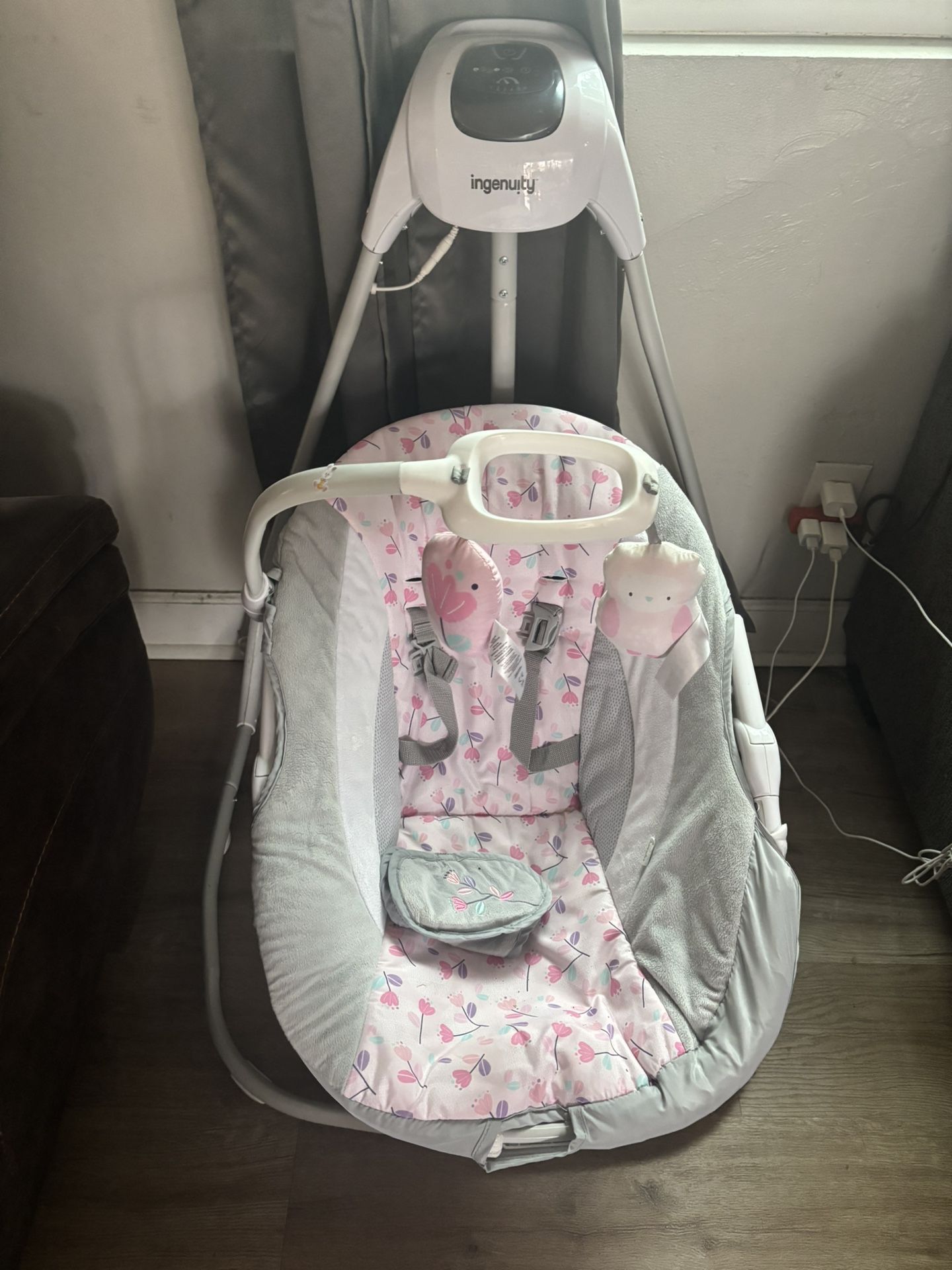 Ingenuity SimpleComfort Lightweight Compact 6-Speed Multi-Direction Baby Swing, Vibrations & Nature Sounds, 0-9 Months 6-20 lbs (Pink Cassidy)