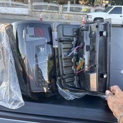 Vendo Calaveras LD Para Chevy Silverado Del 2016 $150 Obo 