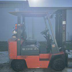 Toyota 5FGC25 – 5,000 lb LPG Forklif