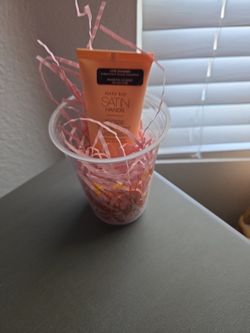 Cute Thanksgiving Hostess Gift Peach Mary Kay Satin Hands Lotion