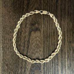 14kt Solid Rope Bracelet https://offerup.com/redirect/?o=Ny5ncw==