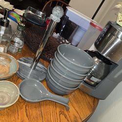 Assorted Kitchen Accessoires