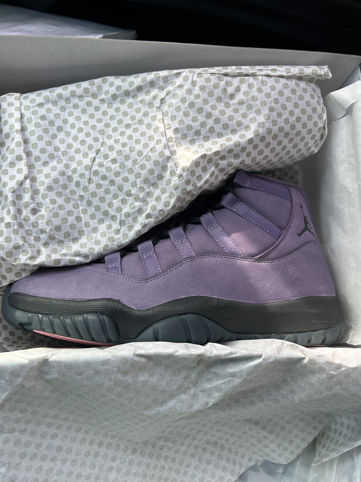 J11 Jordan 11 Mojave - Size 8 - Purple