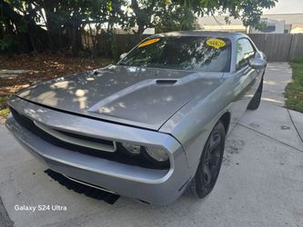 2014 Dodge Challenger SXT Coupe