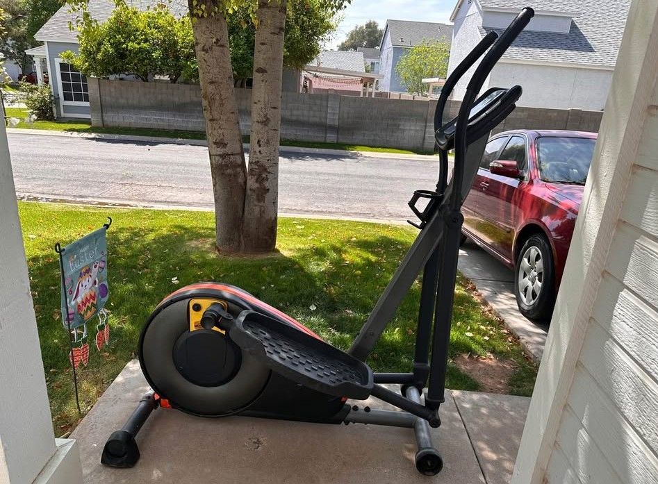 Gold's Gym Stride Trainer 