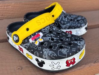 Size 8  light up Mickey Mouse  crocs