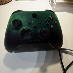 Razer Xbox Wireless Controller with Universal Quick Charging Stand – Green/Black