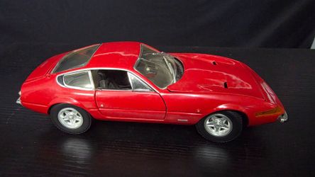 Hot wheels 1/18 ferrari 365 gtb/4