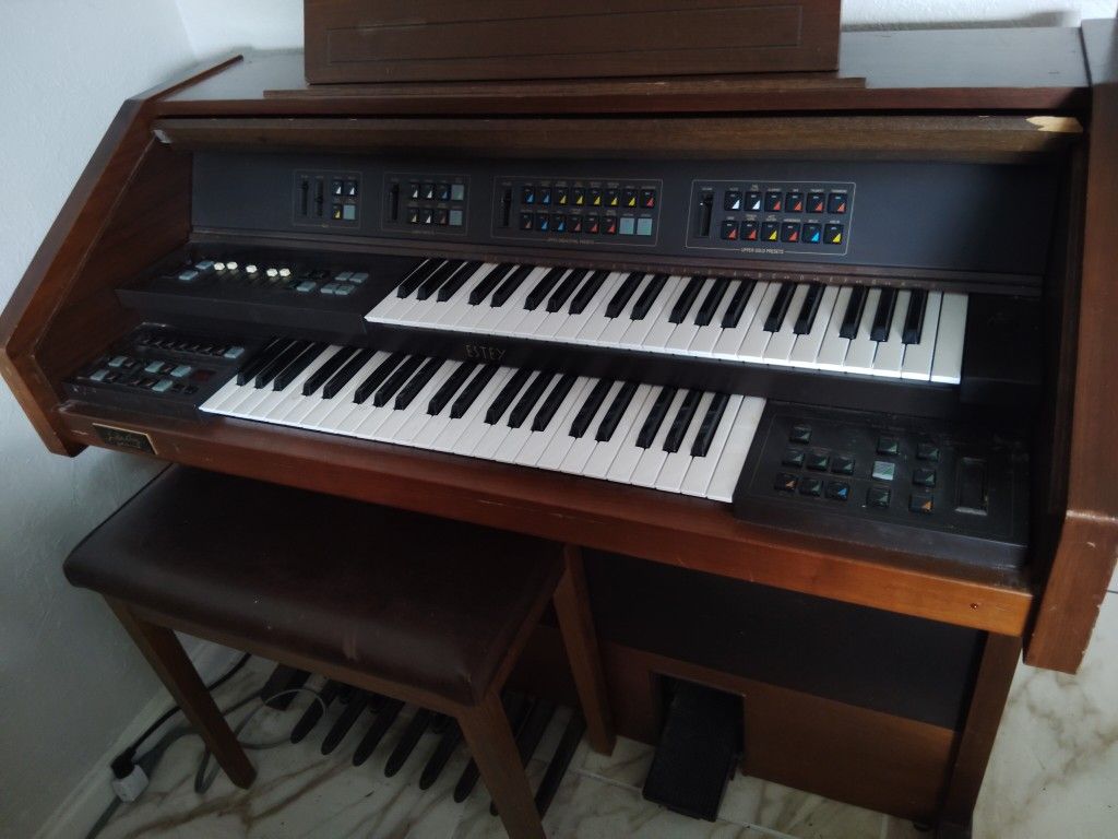 Liberty Organ With Bench