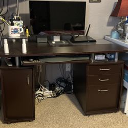 Computer Desk with Keyboard Shelf & Lots of Drawers