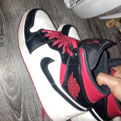 Air Jordan 1 Mid Gym Red