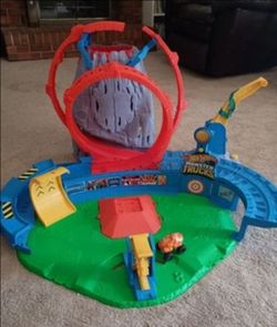 Hot Wheels Monster Trucks Play Set