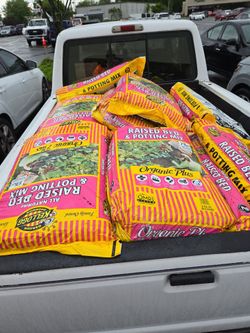 Potting mix and raised bed mix soil organic